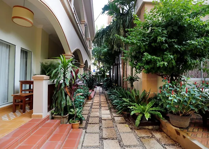 Forest King Hotel 3*